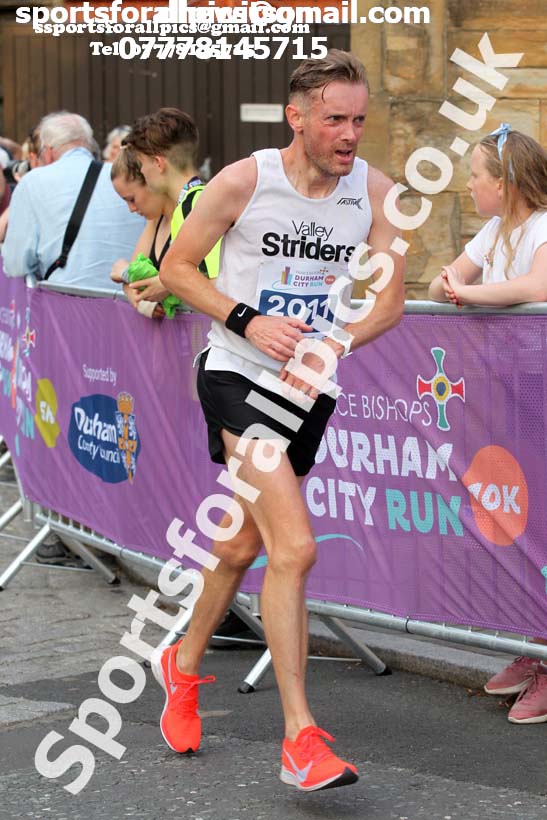 Finish of the Durham City Run 10k,  Durham City Run 5k and 10k. Photo: David T. Hewitson/Sports for All Pics
